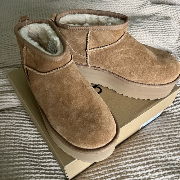 UGG Shoes - Brand New UGG Ultra Mini Platforms Classic in Chestnut Size 9